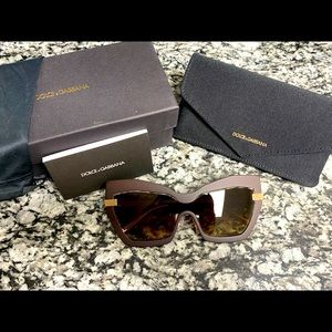 Authentic and original Dolce & Gahanna DG2224 132813 sunglasses. Woman’s cat eye